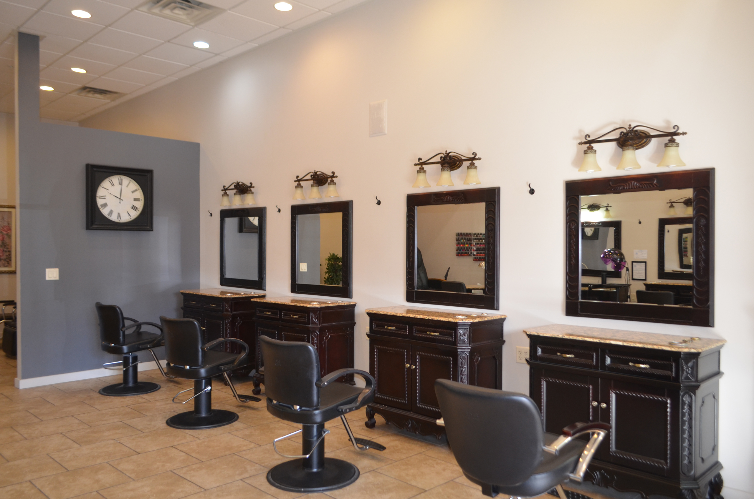 Elegant Salon Interior - Styling Stations